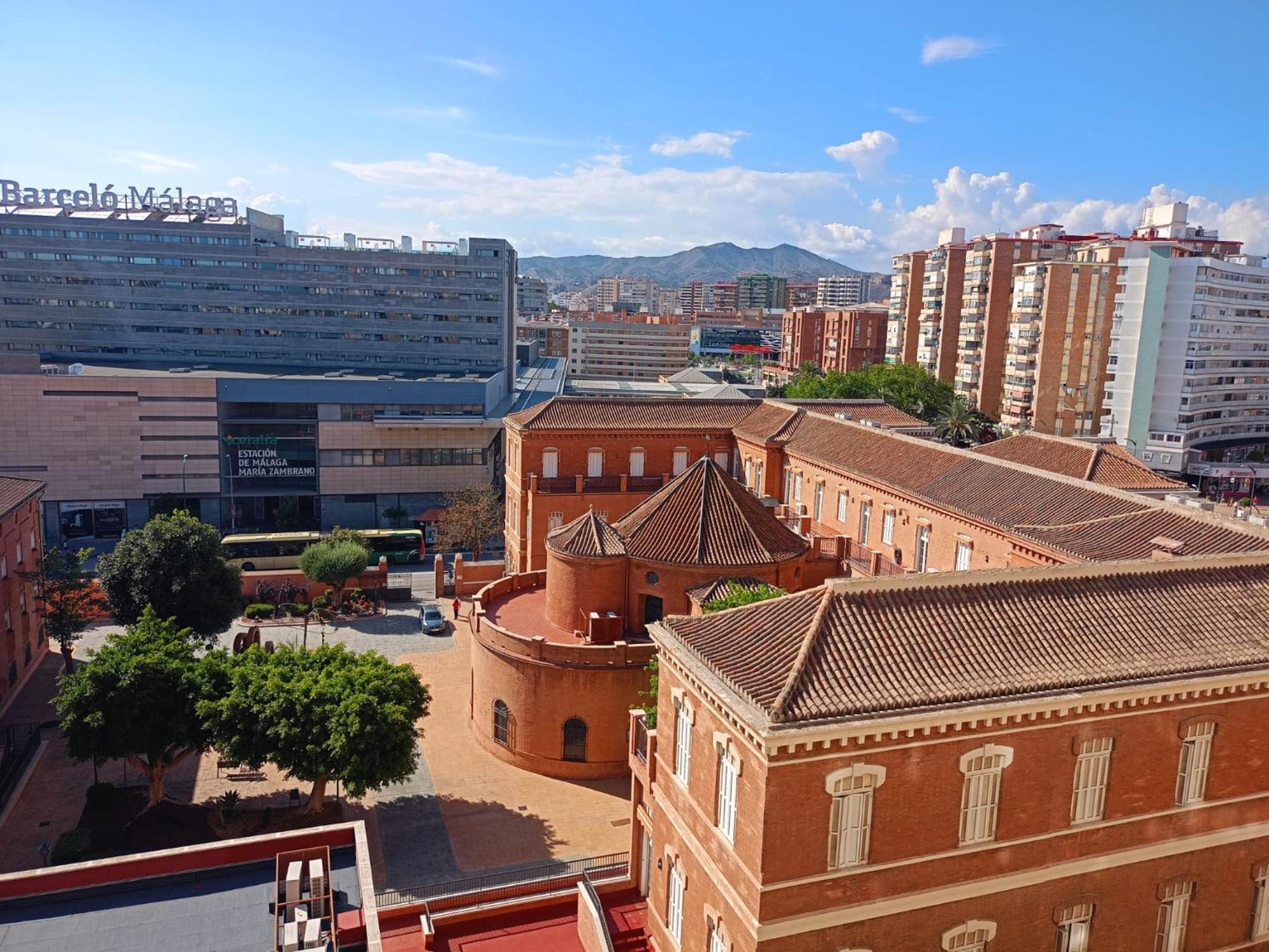 Habitacion Privada Centro Malaga Cerca Tren Maria Zambrano Y Playa Muy Buena Conexion Wifi Esterno foto