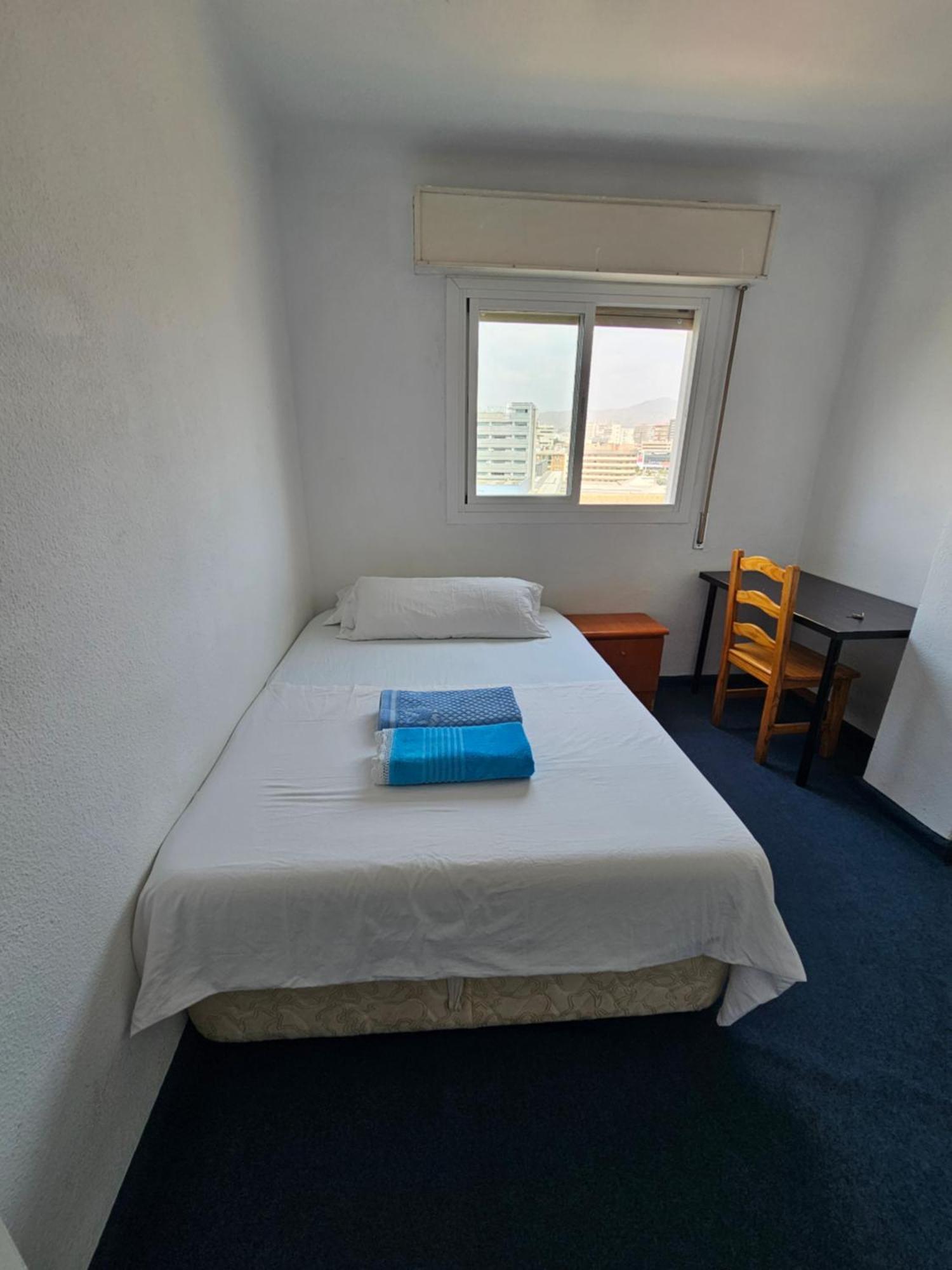 Habitacion Privada Centro Malaga Cerca Tren Maria Zambrano Y Playa Muy Buena Conexion Wifi Esterno foto
